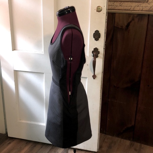 SOLD ON MERC Petite Banana Republic Gray & black bodycon dress - Picture 5 of 9